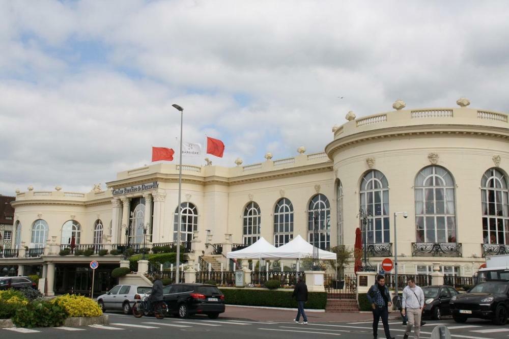 Appartements A Deauville Dans Triangle D'Or Luaran gambar